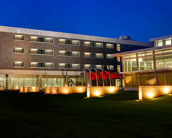 The Hotel At Kirkwood Cedar Rapids Exterior photo